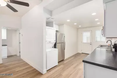 6043 W Laurie Lane #Apt 4, Glendale, AZ 85302 - Photo 5