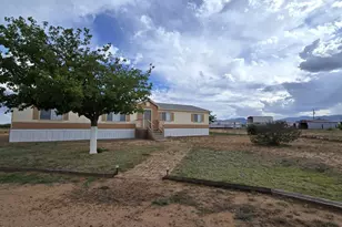 334 E Cochise Way, Cochise, AZ 85606 - Photo 1