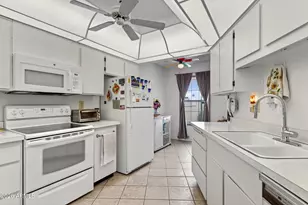 17028 N 107th Ave, Sun City, AZ 85373 - Photo 5