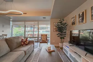 7137 E Rancho Vista Dr, Scottsdale, AZ 85251 - Photo 9
