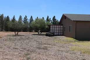 556 E Camino De Tundra, Huachuca City, AZ 85616 - Photo 11