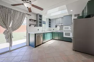 9854 N 1st St, Phoenix, AZ 85020 - Photo 3