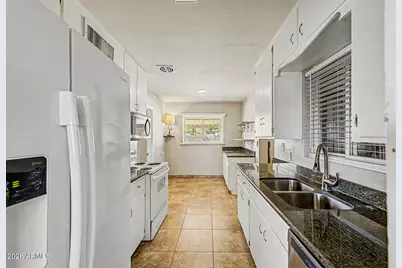2022 E Monterey Way, Phoenix, AZ 85016 - Photo 11