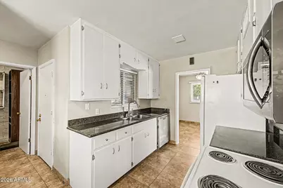 2022 E Monterey Way, Phoenix, AZ 85016 - Photo 9