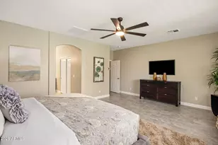 2122 W Ian Dr, Phoenix, AZ 85041 - Photo 17