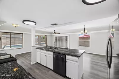 10631 N 37th Drive, Phoenix, AZ 85029 - Photo 9