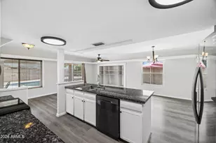 10631 N 37th Dr, Phoenix, AZ 85029 - Photo 9