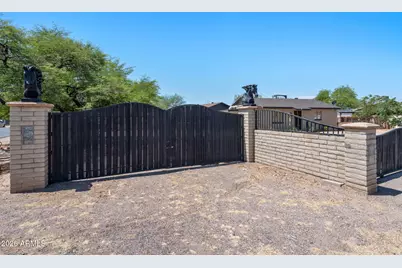 2939 E Angela Drive, Phoenix, AZ 85032 - Photo 1