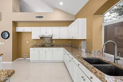 908 E Mountain Sage Drive, Phoenix, AZ 85048 - Photo 11