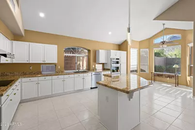 908 E Mountain Sage Drive, Phoenix, AZ 85048 - Photo 9