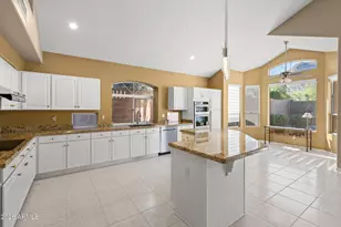 908 E Mountain Sage Dr, Phoenix, AZ 85048 - Photo 9