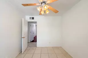 6060 W Hollyhock Dr, Phoenix, AZ 85033 - Photo 15