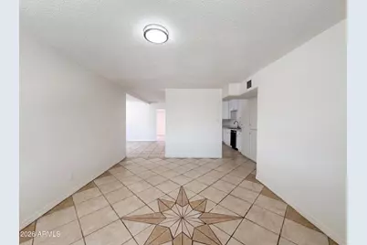6060 W Hollyhock Drive, Phoenix, AZ 85033 - Photo 9