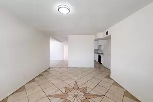 6060 W Hollyhock Dr, Phoenix, AZ 85033 - Photo 9