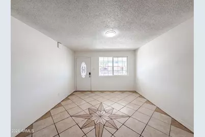 6060 W Hollyhock Drive, Phoenix, AZ 85033 - Photo 3