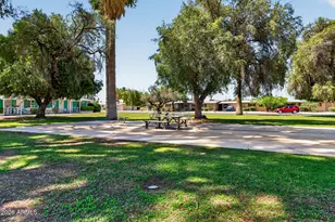 10432 W Oakmont Dr, Sun City, AZ 85351 - Photo 11