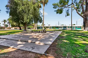 10432 W Oakmont Dr, Sun City, AZ 85351 - Photo 9