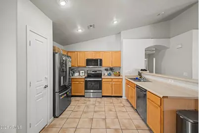 2633 S 81st Lane, Phoenix, AZ 85043 - Photo 13