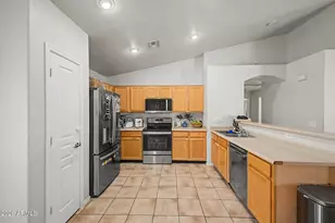 2633 S 81st Ln, Phoenix, AZ 85043 - Photo 13
