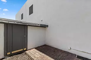 8586 E Indian School Rd, Scottsdale, AZ 85251 - Photo 23