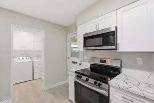 10411 W Prairie Hills Circle W, Sun City, AZ 85351 - Photo 11
