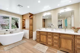 5332 N Questa Tierra Dr, Phoenix, AZ 85012 - Photo 9