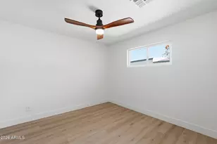 933 E Cavalier Dr, Phoenix, AZ 85014 - Photo 37