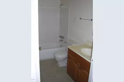 4940 E Holly Street #Apt B, Phoenix, AZ 85008 - Photo 11