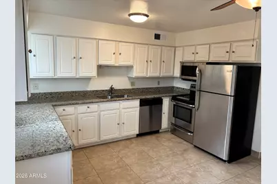 4111 E Camelback Road #17, Phoenix, AZ 85018 - Photo 3