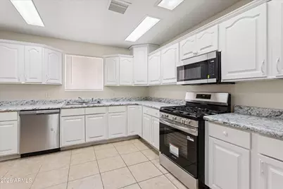 735 E South Mountain Avenue, Phoenix, AZ 85042 - Photo 15