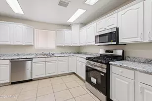 735 E South Mountain Ave, Phoenix, AZ 85042 - Photo 15