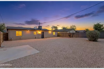 735 E South Mountain Avenue, Phoenix, AZ 85042 - Photo 39