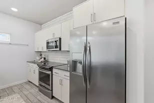 2727 E Thomas Rd, Phoenix, AZ 85016 - Photo 11