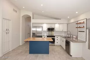 4517 E Melinda Ln, Phoenix, AZ 85050 - Photo 13