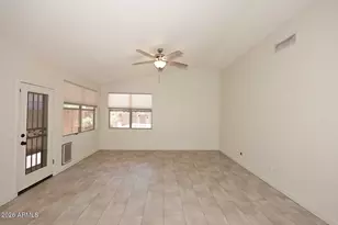 4517 E Melinda Ln, Phoenix, AZ 85050 - Photo 9