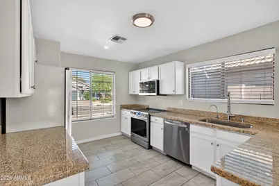 21820 N 32nd Avenue, Phoenix, AZ 85027 - Photo 17