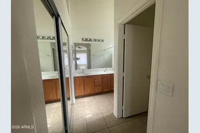 915 W Bowker Street, Phoenix, AZ 85041 - Photo 9