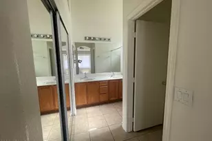 915 W Bowker St, Phoenix, AZ 85041 - Photo 9