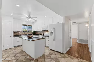 10006 W Deanita Ln, Sun City, AZ 85351 - Photo 7