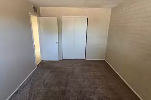 5717 W Heatherbrae Dr, Phoenix, AZ 85031 - Photo 9
