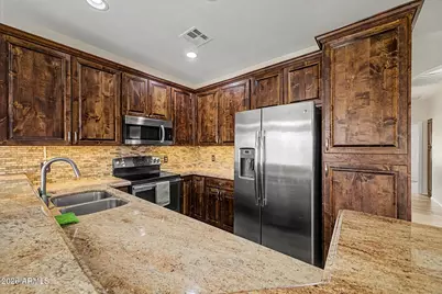 8950 W Grovers Avenue, Peoria, AZ 85382 - Photo 7
