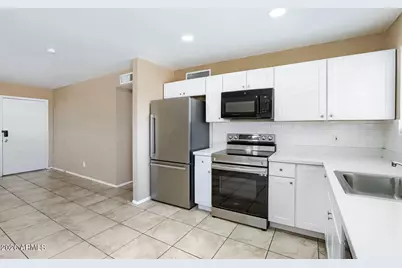 4526 E Burgess Lane, Phoenix, AZ 85042 - Photo 13