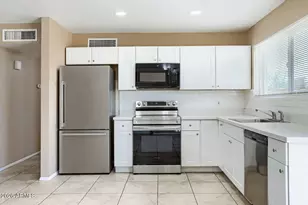 4526 E Burgess Ln, Phoenix, AZ 85042 - Photo 11