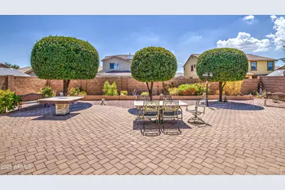 18017 W Desert Lane, Surprise, AZ 85388 - Photo 19