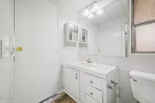 8601 N 71st Ave, Glendale, AZ 85301 - Photo 23