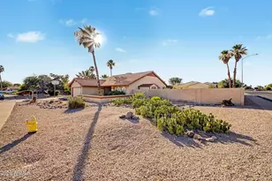 562 E Hackamore St, Mesa, AZ 85203 - Photo 5