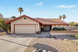 562 E Hackamore St, Mesa, AZ 85203 - Photo 1