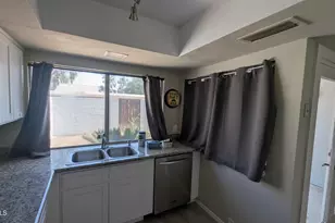 860 N McQueen Rd, Chandler, AZ 85225 - Photo 7