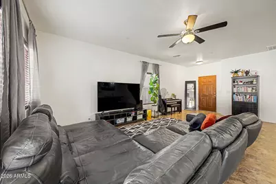 13381 N 87th Lane, Peoria, AZ 85381 - Photo 11