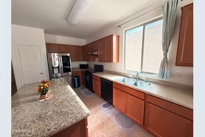 10156 W Golden Lane, Peoria, AZ 85345 - Photo 7